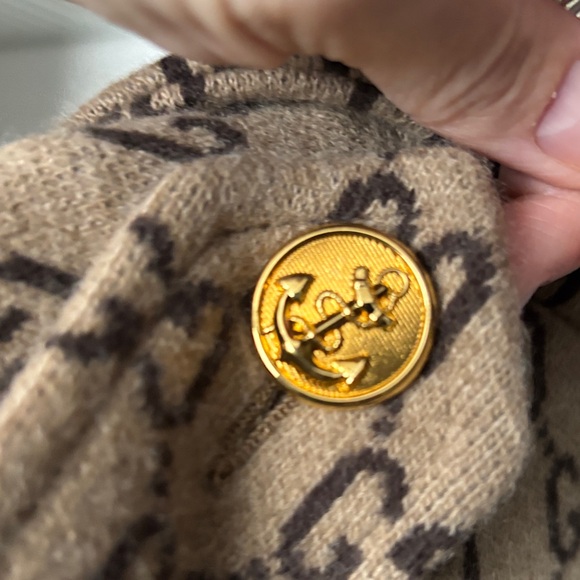 Gucci Tan Monogrammed Cape with Gold Buttons - Picture 6 of 10